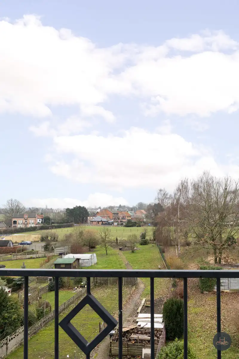 Gerenoveerde zuinige duplex met ruim terras, garage & kelder foto 10