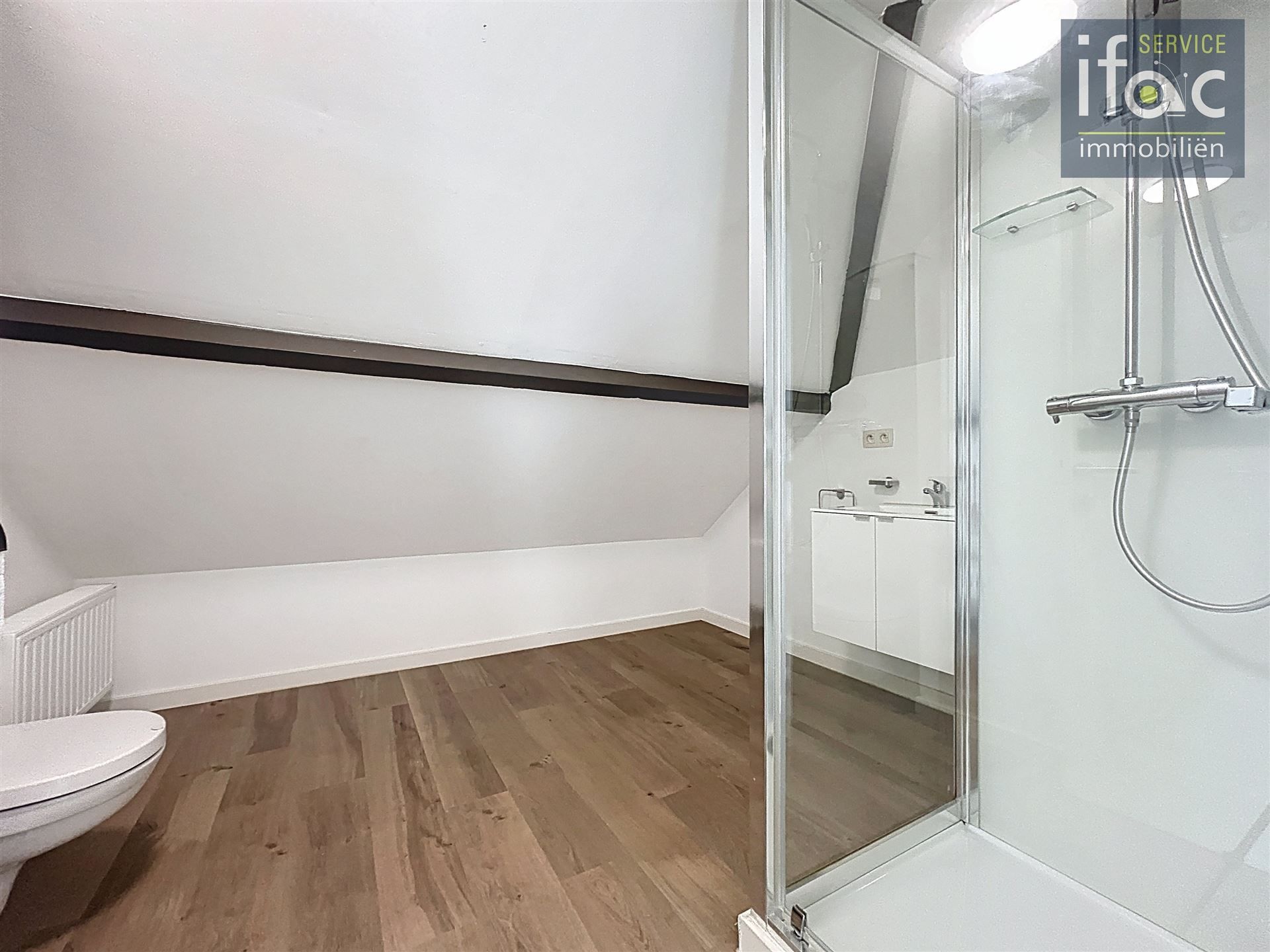 Uitstekend gelegen woning met 4 slaapkamers en 2 badkamers foto 20