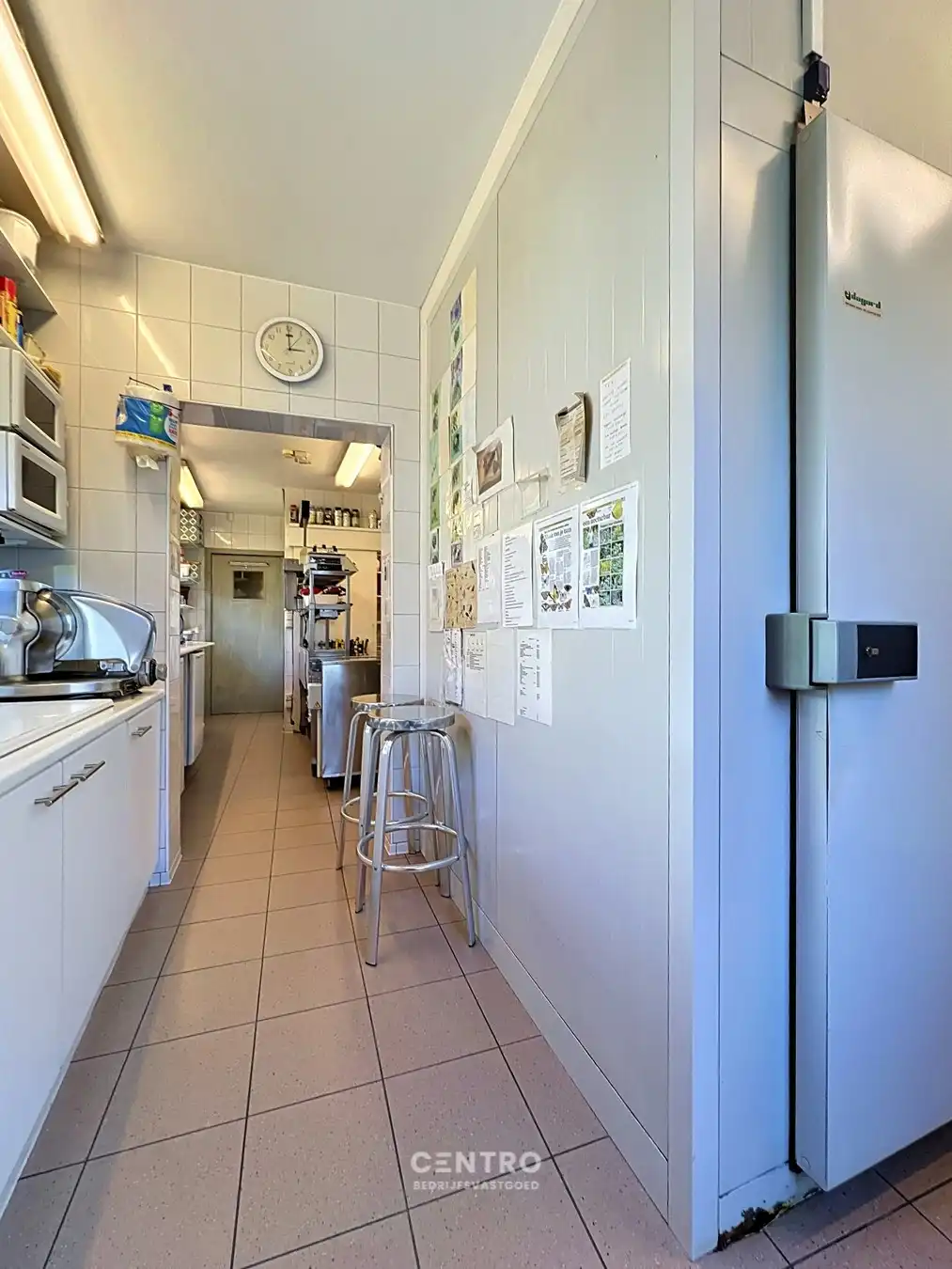 Prachtig herenhuis (thans restaurant met woning) met parkeerterrein en 3 garages op 50m van de Markt van Ingelmunster! Uitbreiding met naastgelegen huis voor B&B mogelijk. foto 17