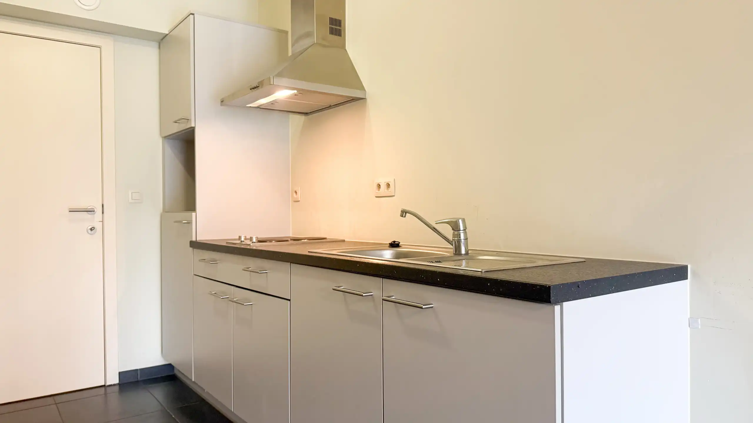 Veelzijdig investeringspand met 10 kamers, lift en kelder! foto 32