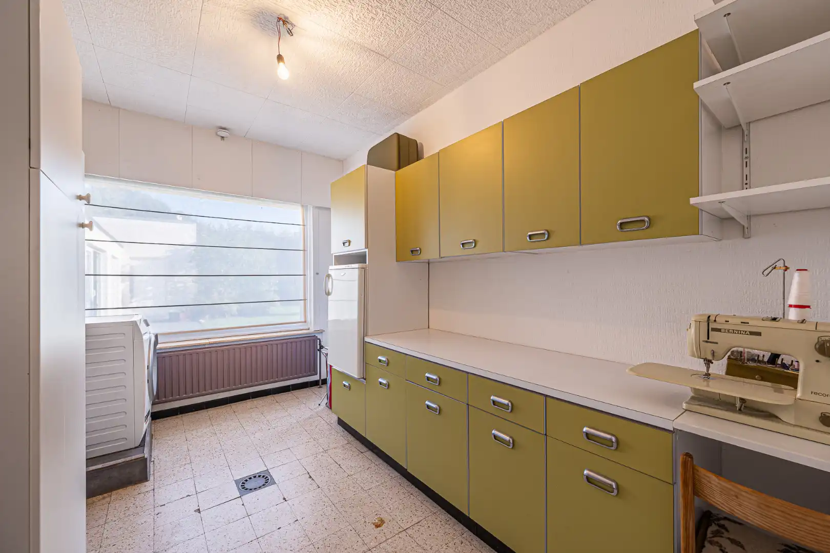 Gelijkvloerse villa met grote garage/opslagruimte in Marke foto 16