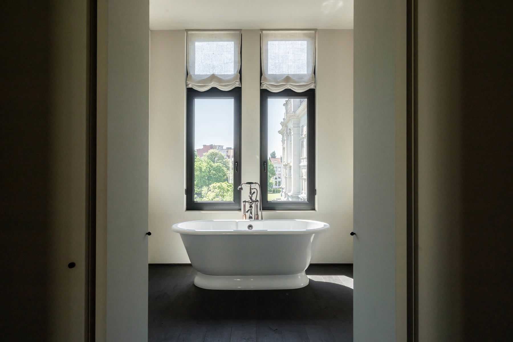 Stijlvol gerenoveerde herenwoning aan de voet van het KMSKA foto 9