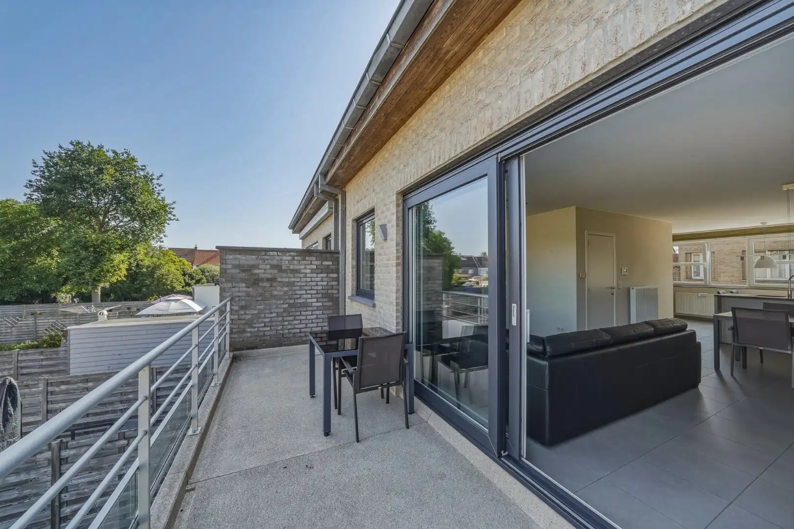 Instapklare recente woning met zeer ruime garage en tuin in Oudenburg foto 10