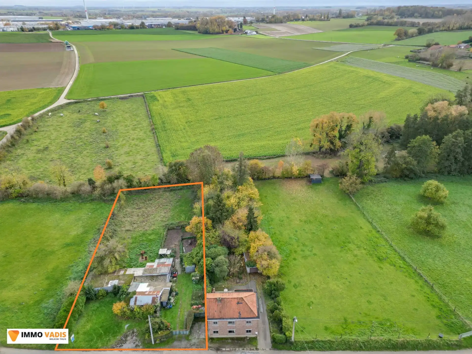 Bouwgrond voor halfopen bebouwing met ruime tuin foto {{pictureIndex}}