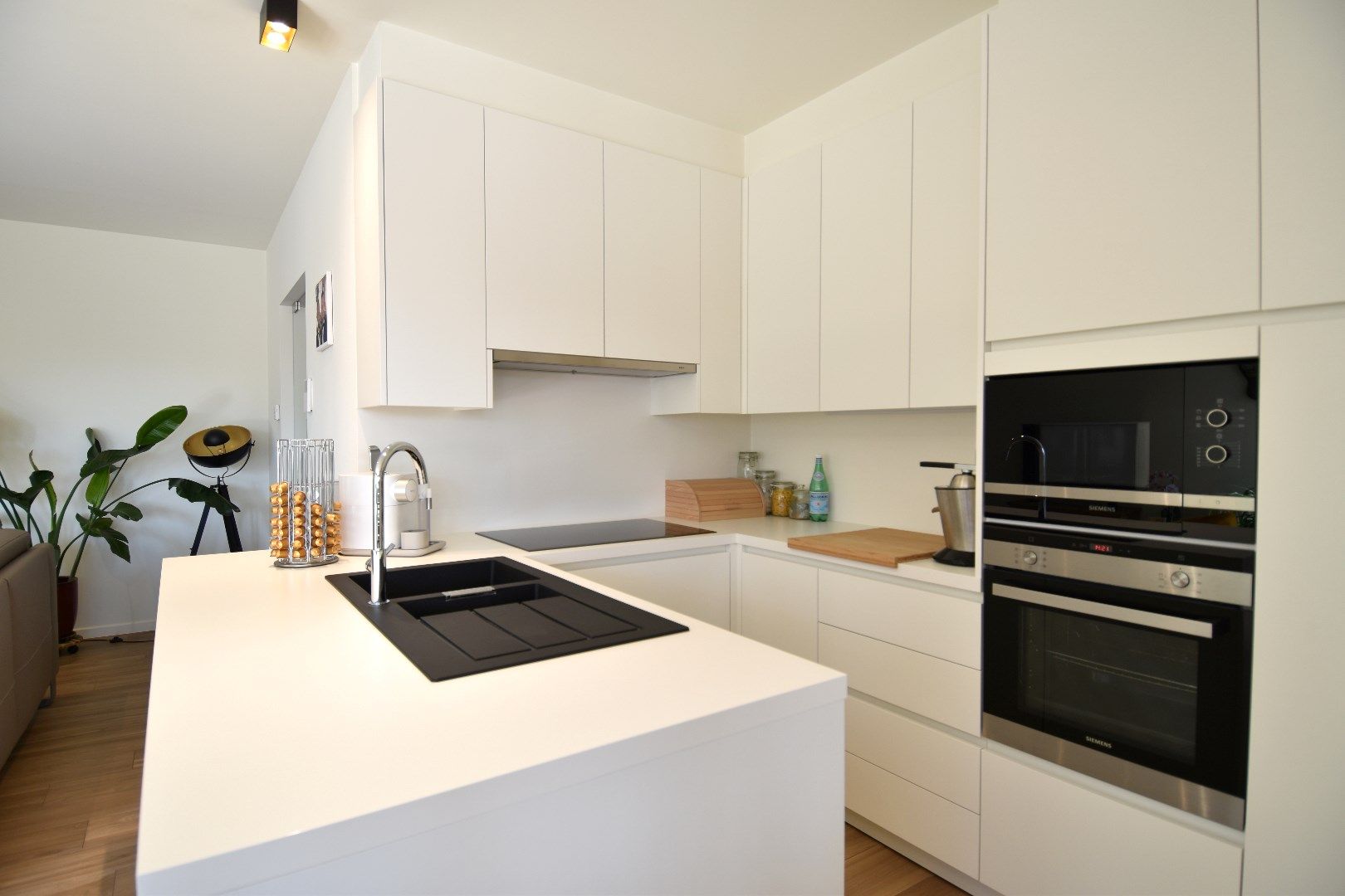 Luxueus afgewerkt 2 slpk appartement met zuidgericht terras te koop in Roeselare foto 4