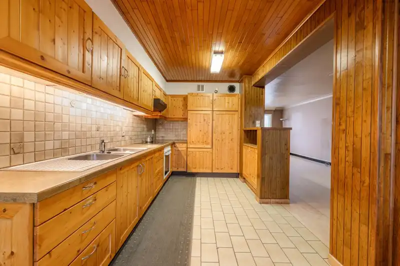 Te renoveren, rustige gelegen halfopen woning met 3 slaapkamers, garage en tuin te koop in Sint-Baafs-Vijve! foto 10