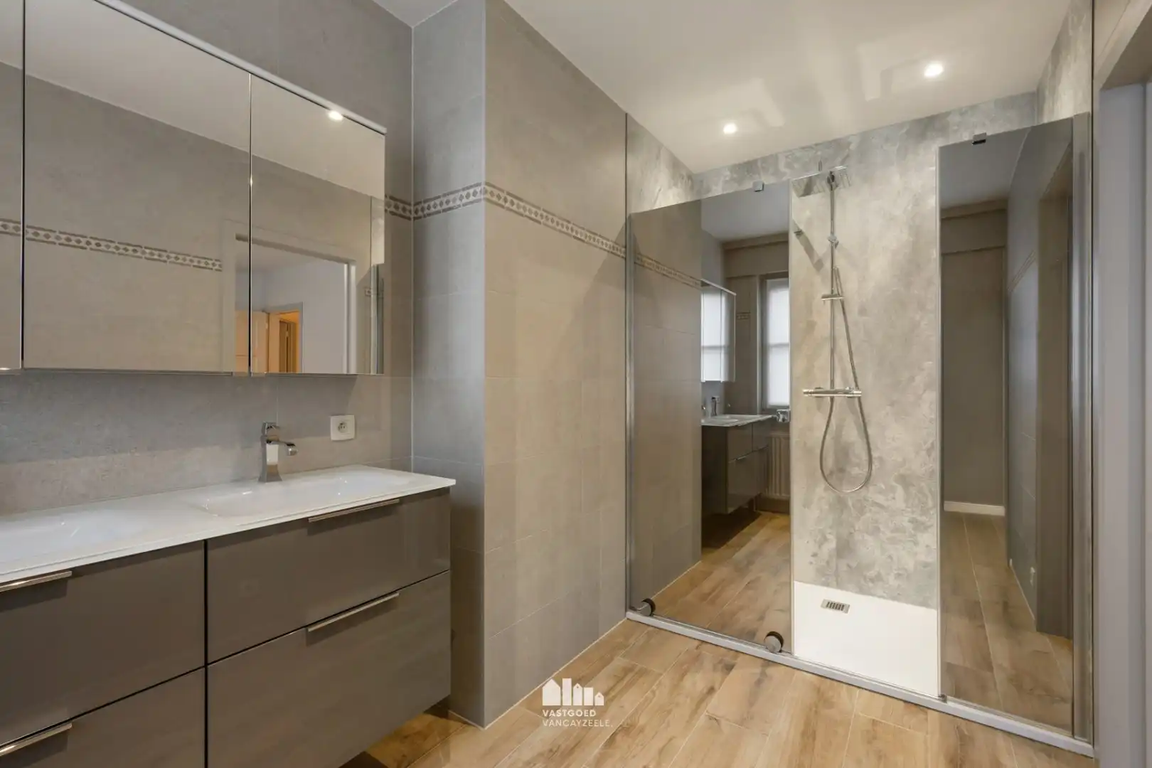 Instapklare, energiezuinige woning met tuin en dubbele garage in hartje Voormezele foto 13