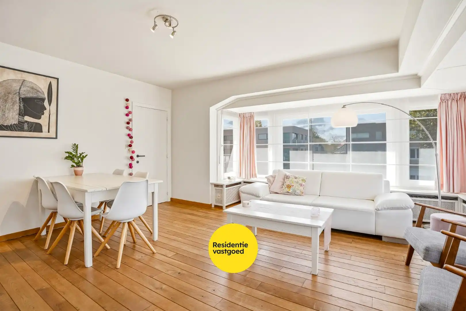 Instapklaar en lichtrijk 3-slaapkamerappartement (109 m²) met terras en privé-parkeerplaats te Oostduinkerke.  foto 5