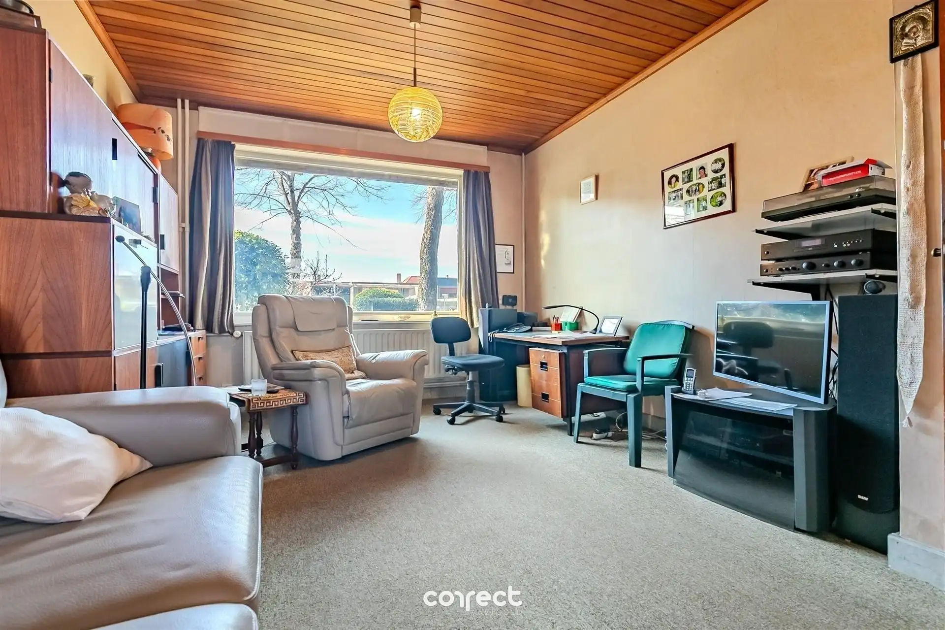 Te renoveren, charmante woning op een mooi perceel. foto 3