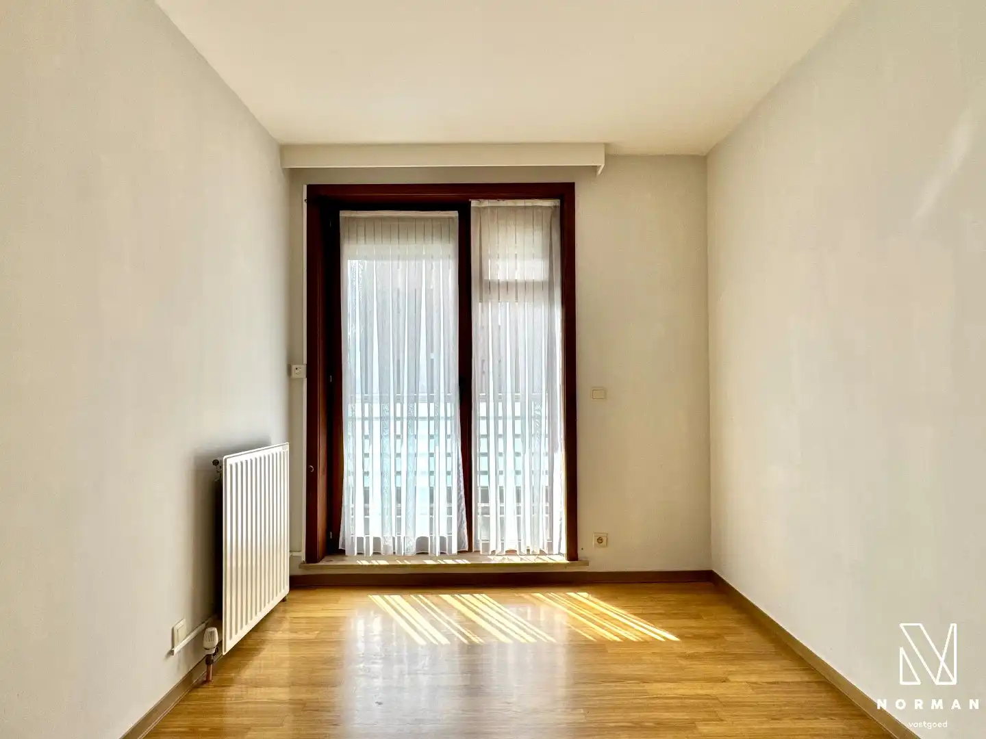 Lichtrijk en energiezuinig appartement met 2 slaapkamers, terras en garage te koop in centrum Kuurne! foto 13