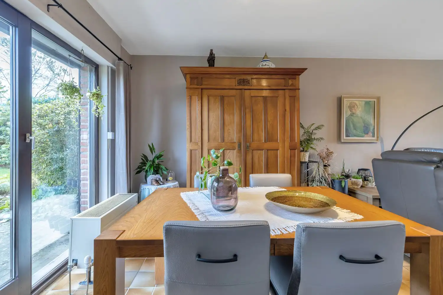 Verzorgde, op te frissen gezinswoning met 4 slaapkamers en gezellige tuin in Gellik, Lanaken! foto 6