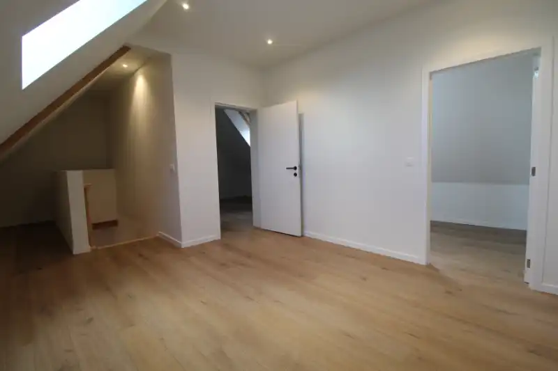 Gerenoveerde woning met drie/vier slaapkamers te Kachtem foto 12