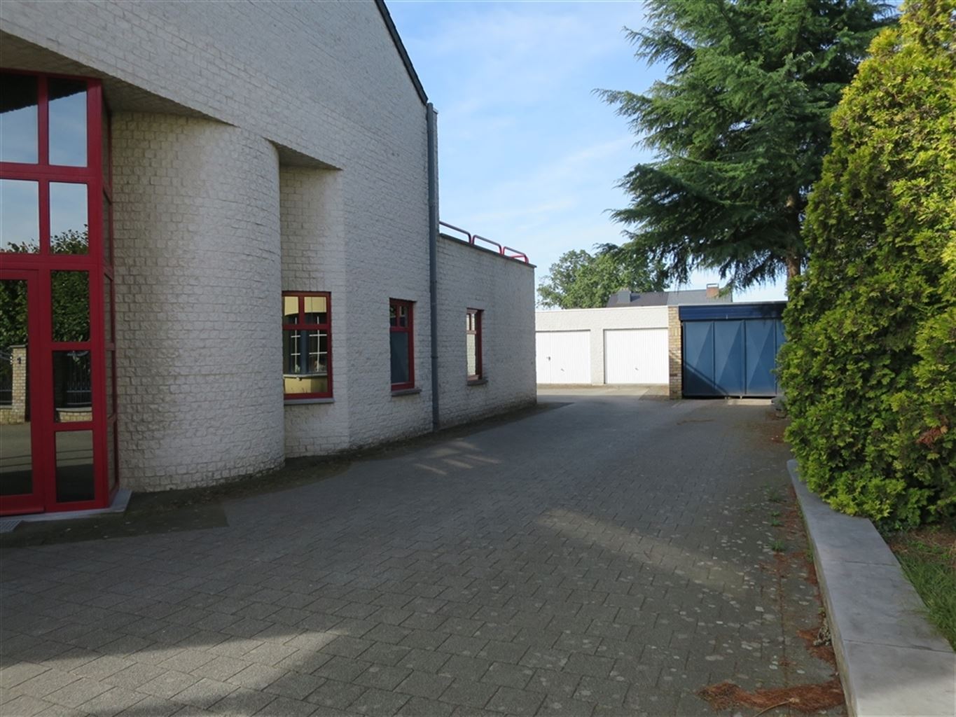 Prachtig en ruim duplex appartement met riant terras en garagebox in het centrum van Molenbeersel. foto 19