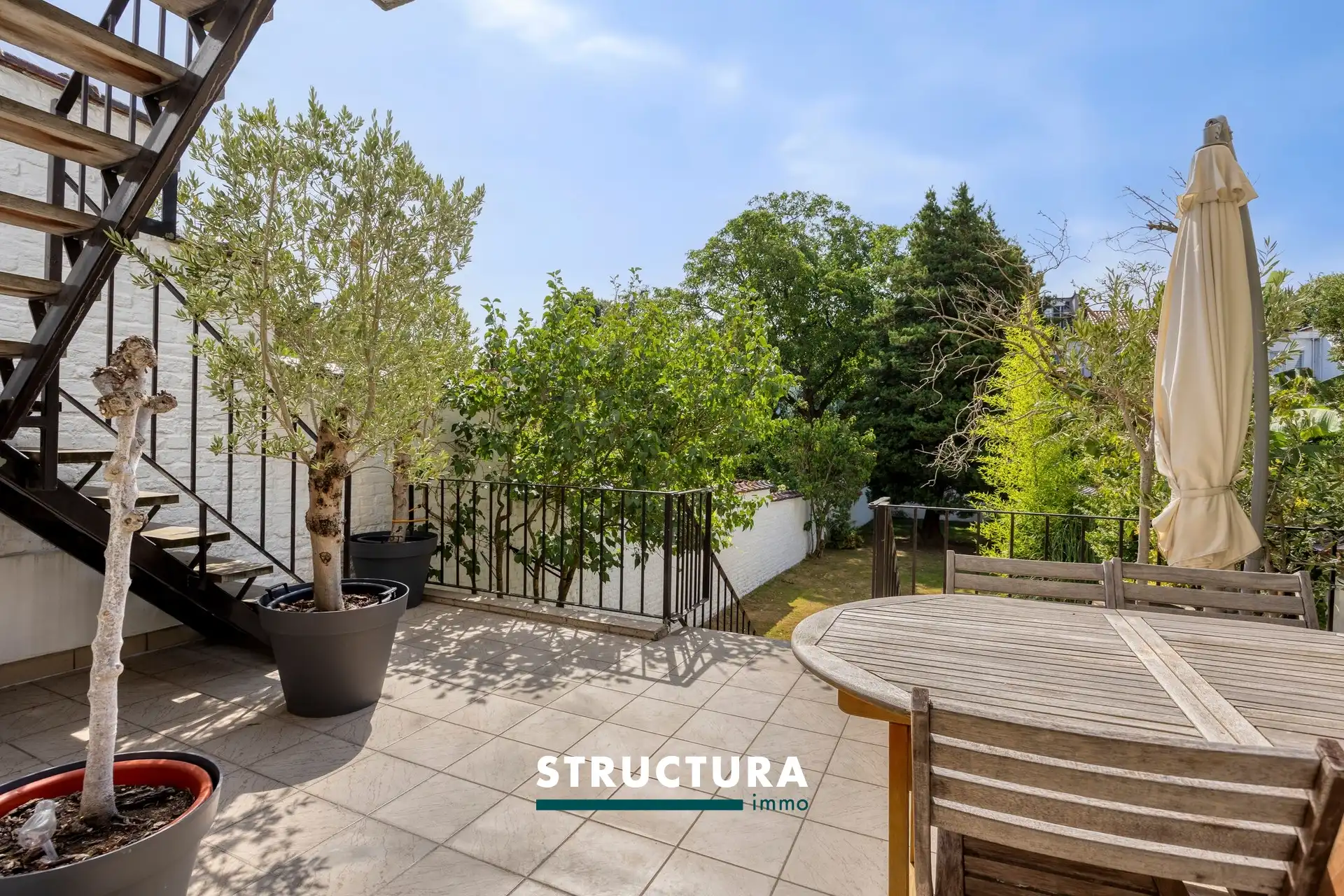 Ruime en lichtrijke woning met een aangename zuidgerichte tuin. foto 34