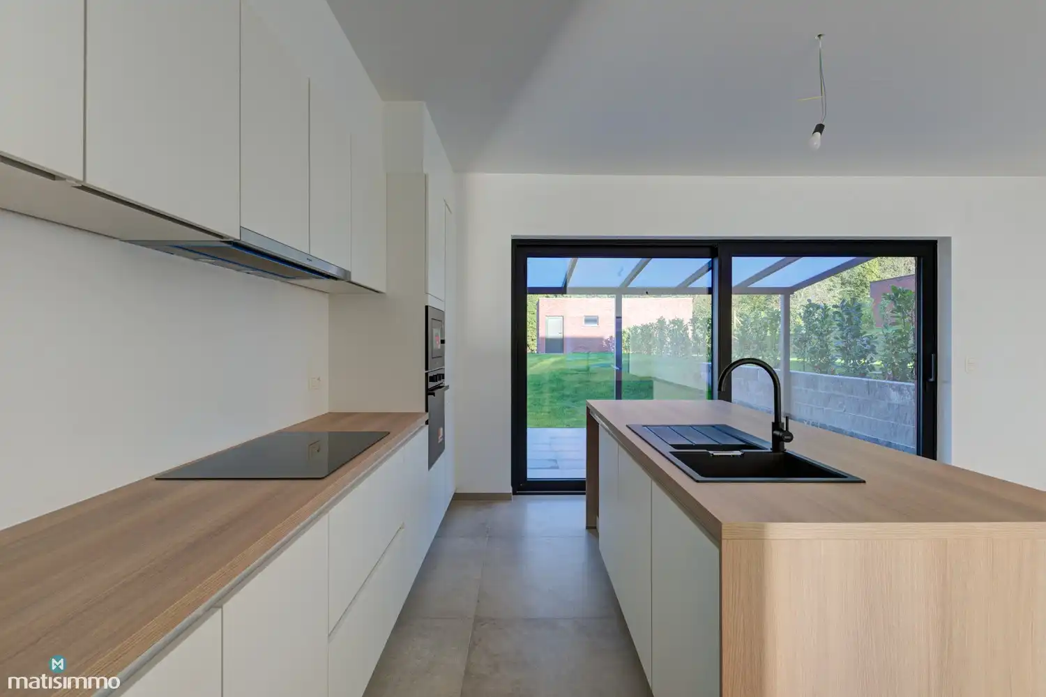 VOLLEDIG AFGEWERKTE EN GESCHILDERDE NIEUWBOUWWONING (EPB E10) MET 3 SLAAPKAMERS, OVERDEKT TERRAS, 2 GARAGES, KELDER EN AANGELEGDE TUIN IN WERM foto 10