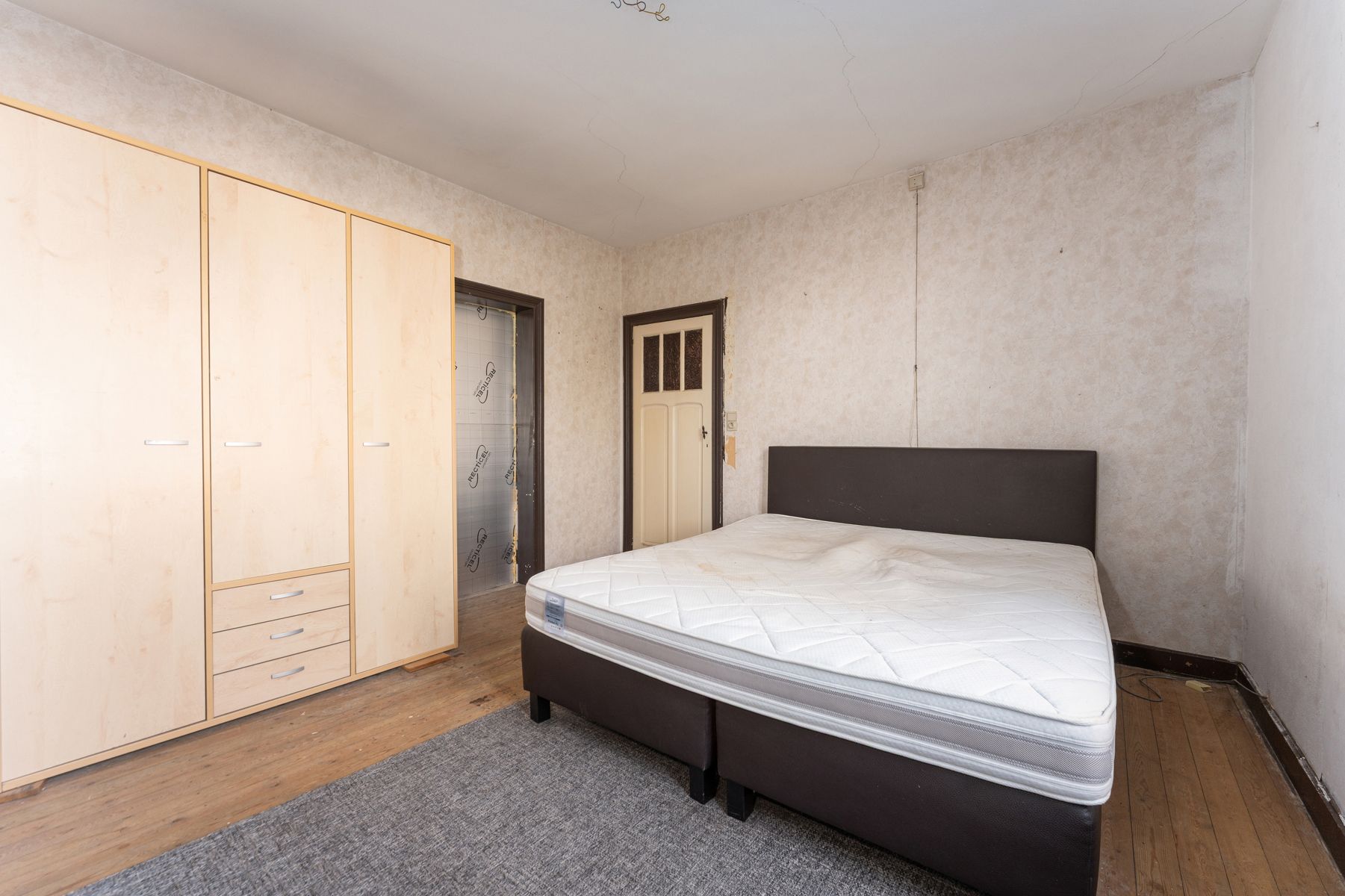 Ruime te renoveren woning met opslagplaats van 65 m² foto 11