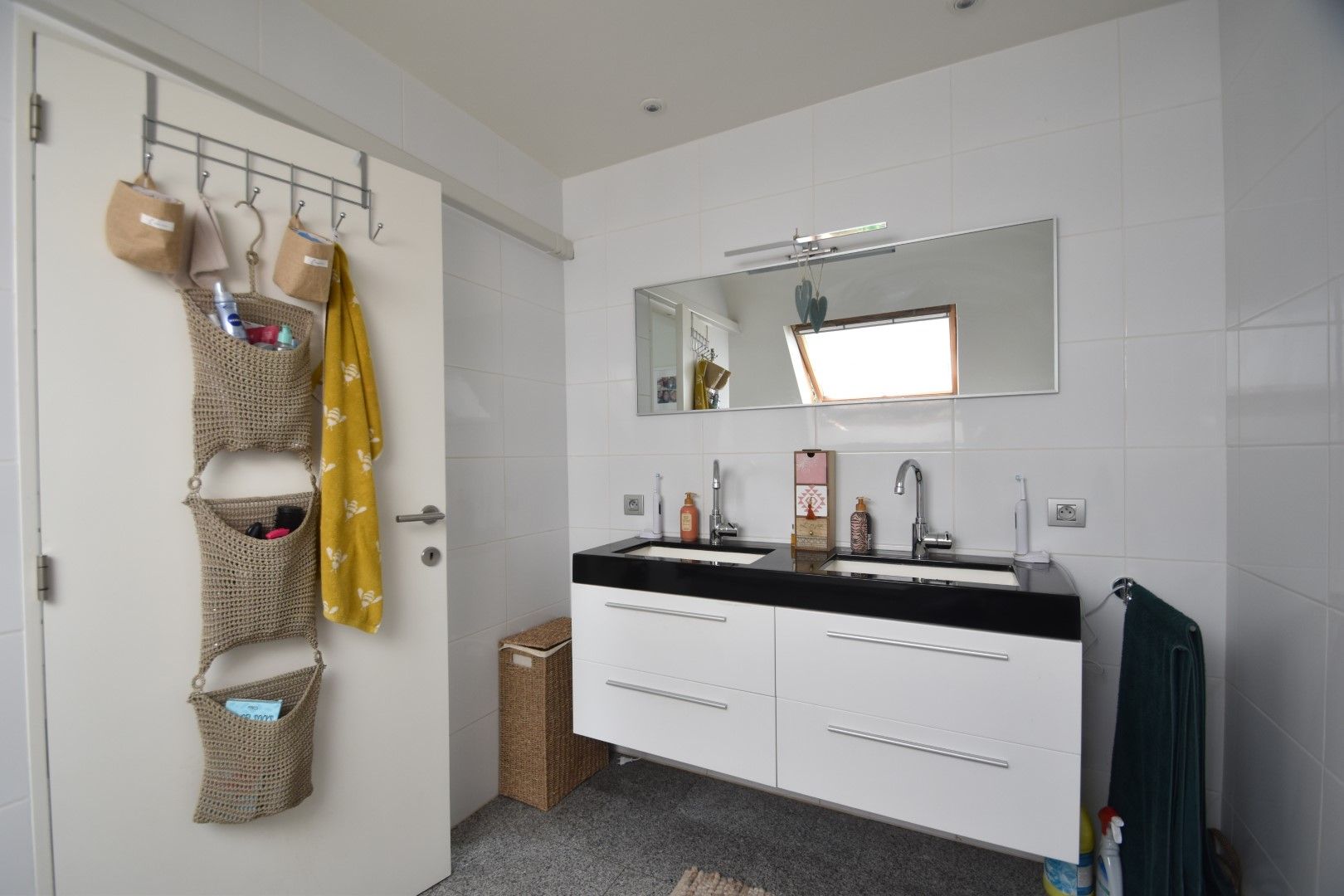 Moderne woning in rustige straat foto 12