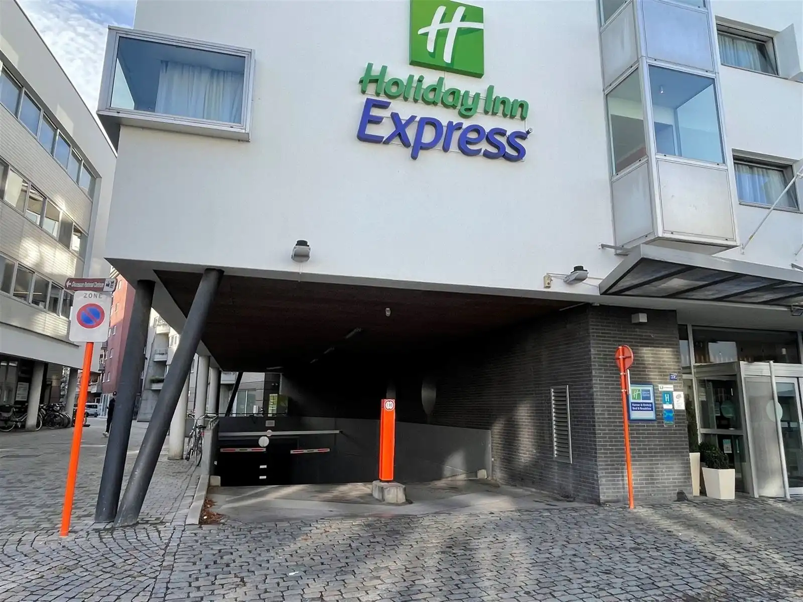 Ondergrondse autostaanplaats in centrum foto 4