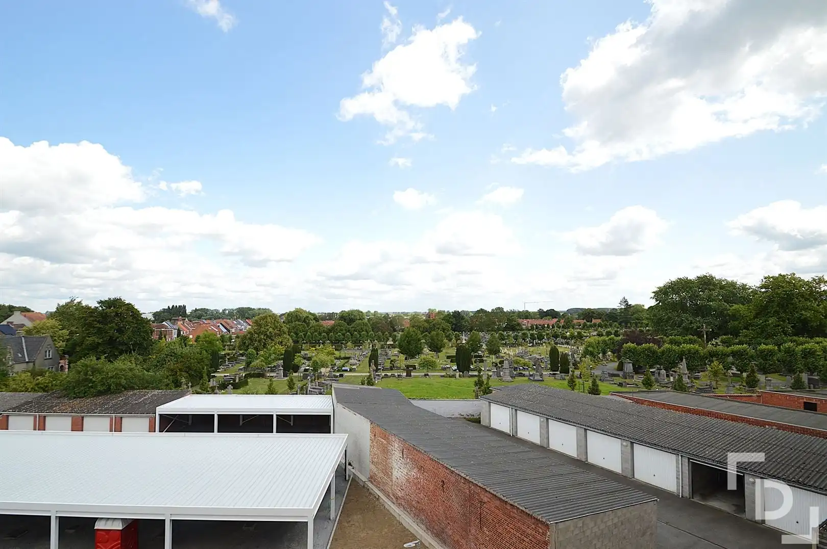 Nieuwbouwappartement met 2 slaapkamers en carport te Ieper foto 18