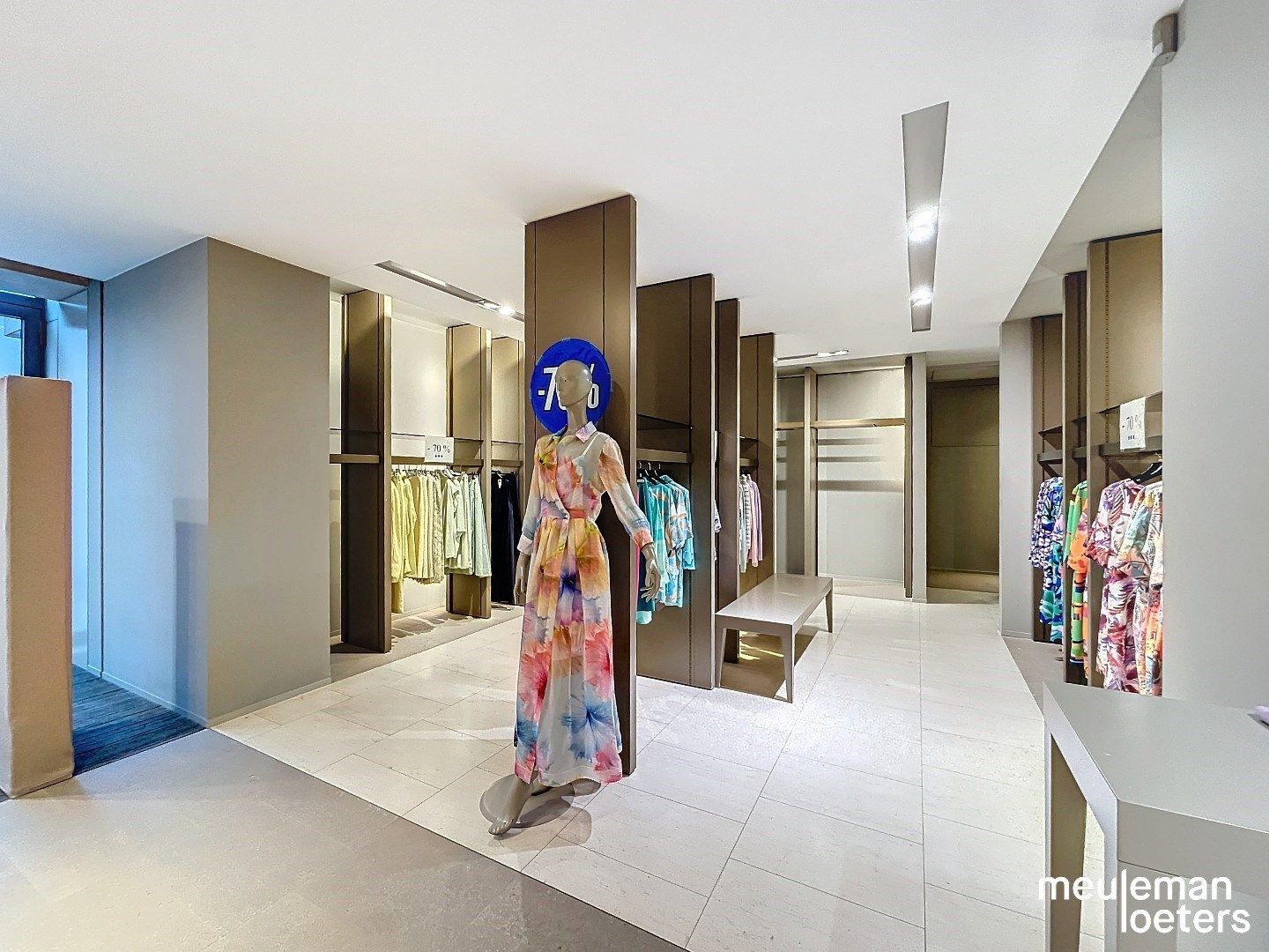 Unieke winkelruimte in het commercieel centrum foto 14