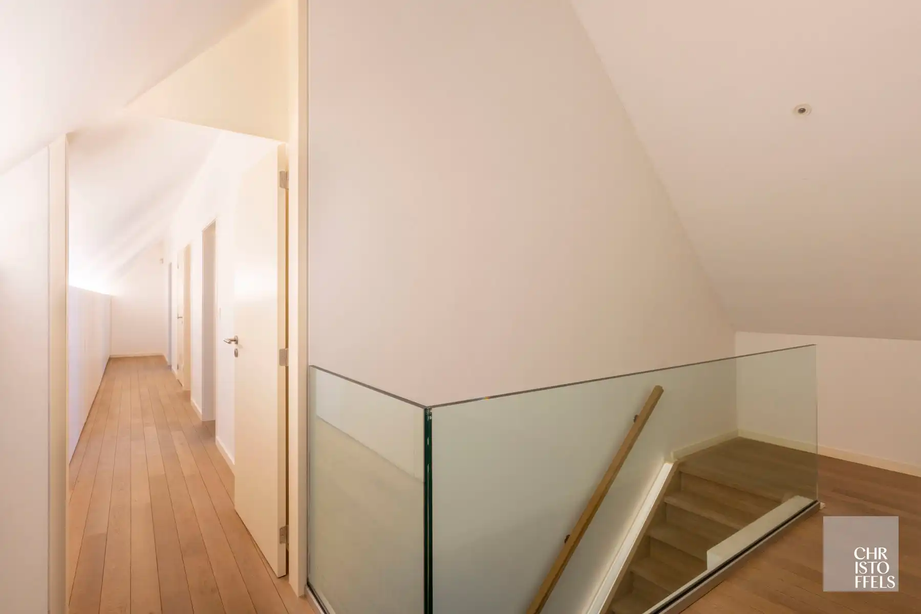 Exclusieve vierkantshoeve met buitenzwembad en vrij uitzicht op perceel van 3.213m² foto 19