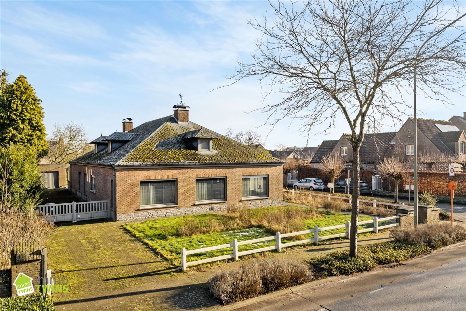 Riante open bebouwing op een perceel van 988m² op topligging in Zele.  foto {{pictureIndex}}