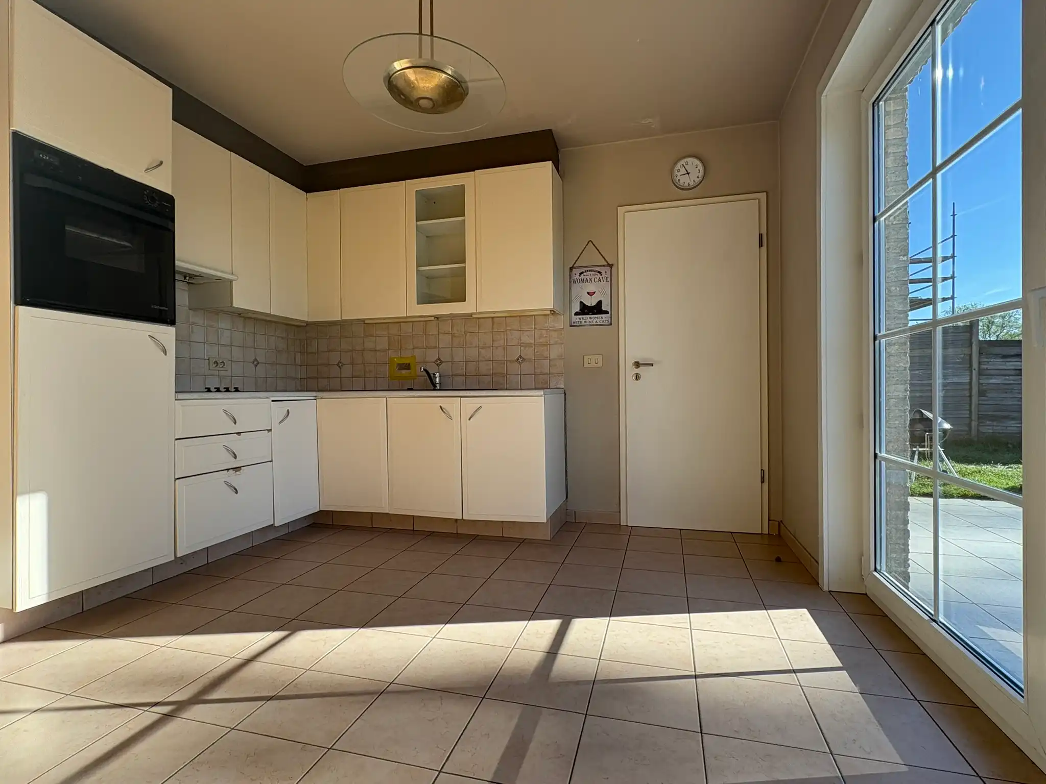 Ruime vrijstaande woning met garage foto 3