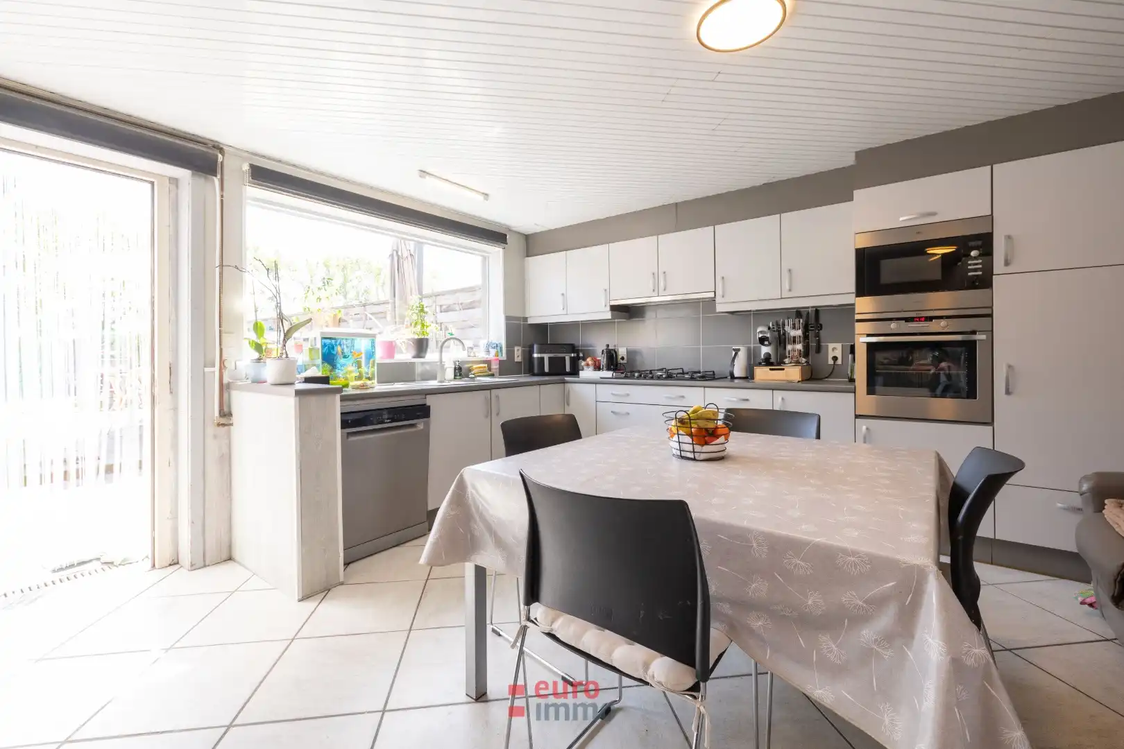 Ruime rijwoning met 4 slaapkamers in het pittoreske Ramskapelle foto 2