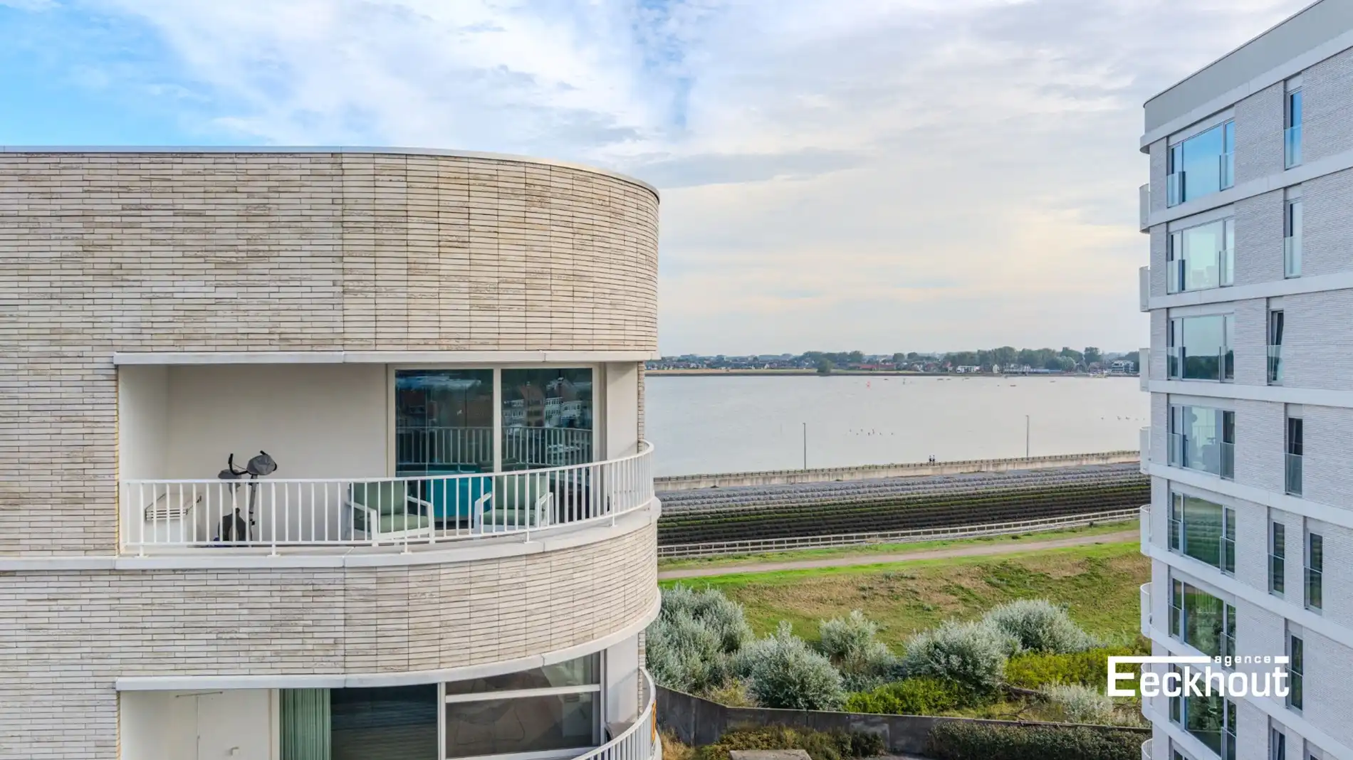 Zeer ruime penthouse (124m²) met 2 terrassen, 3 ruime slaapkamers en een uitnemend uitzicht aan de Spuikom! foto 18