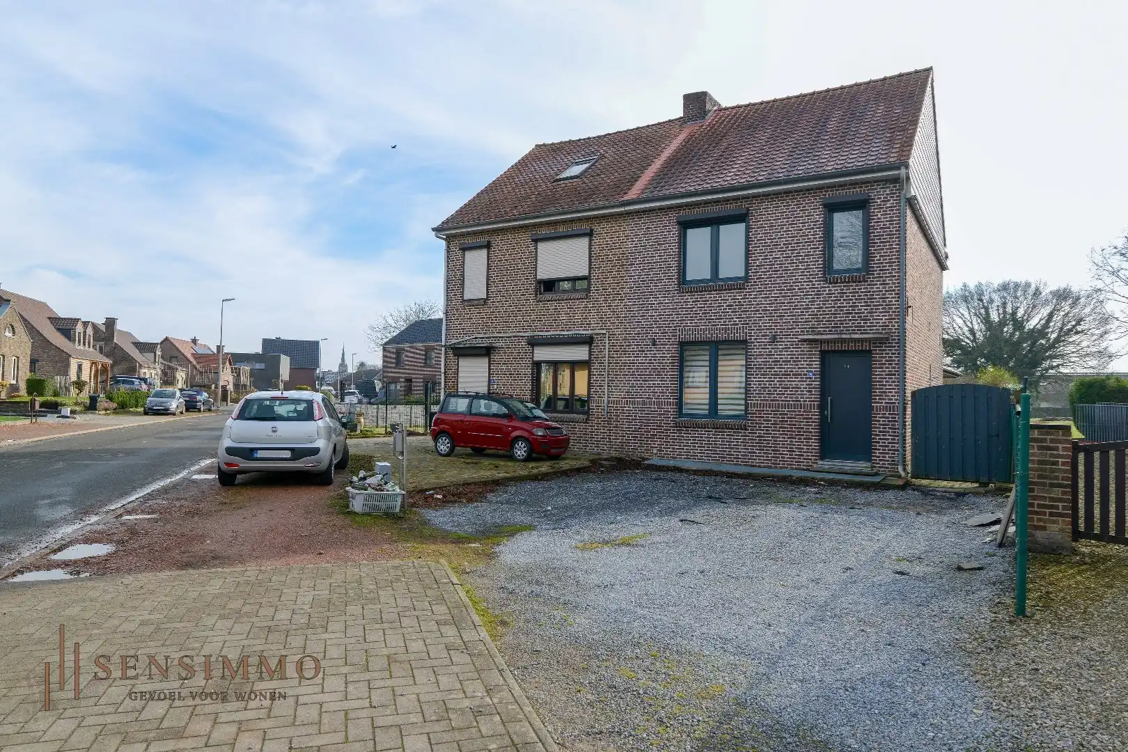 Halfopen woning met 2 slaapkamers + tuin in rustige wijk  foto 2