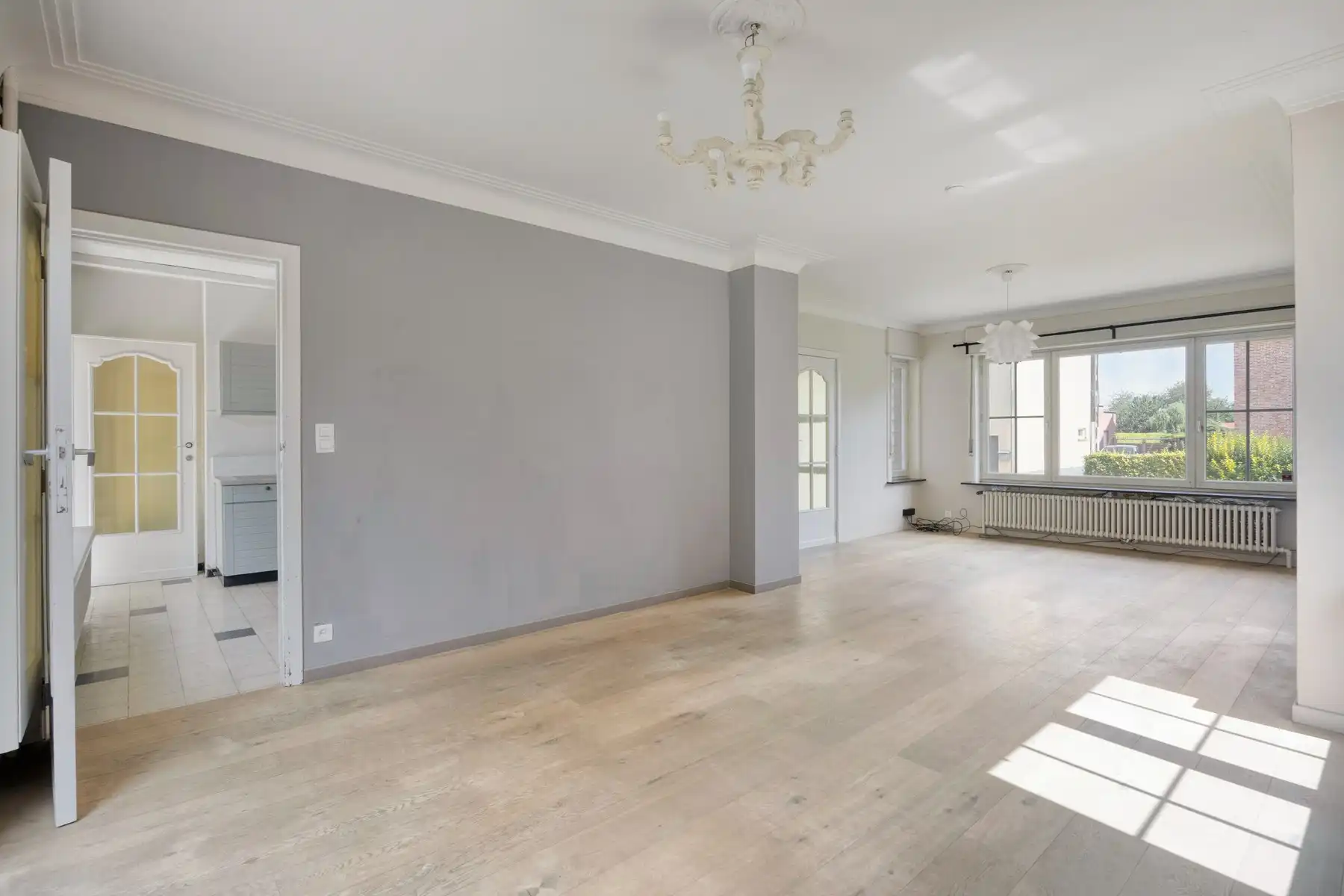 Karaktervolle woning met terras en grote tuin. foto 5