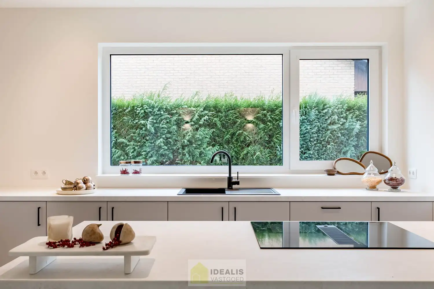 Schitterend volledig vernieuwde woning met een heerlijke open leefruimte, luxe keuken, 3 ruime slaapkamers, een ruime luxueuze badkamer én een apart bureel foto 19