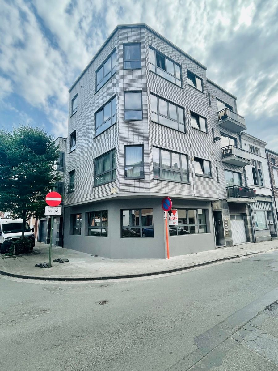 ()=>{if(producerUpdateValueVersion(node),producerAccessed(node),node.value===ERRORED)throw node.error;return node.value} Valerius De Saedeleerstraat 58/1 - 9300 Aalst