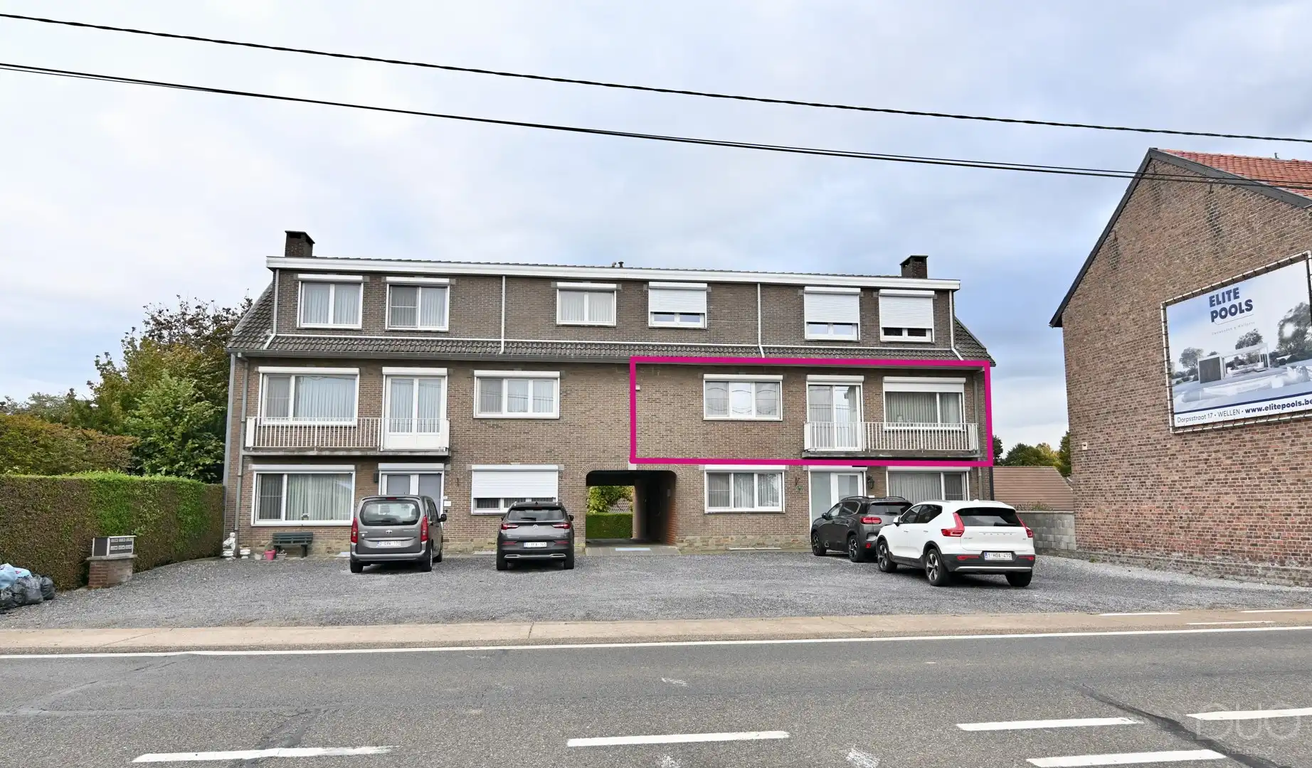 Ruim en luxueus afgewerkt 3-slaapkamerappartement (155 m²) met privé-inkom, kelder en garage in Heers foto 2
