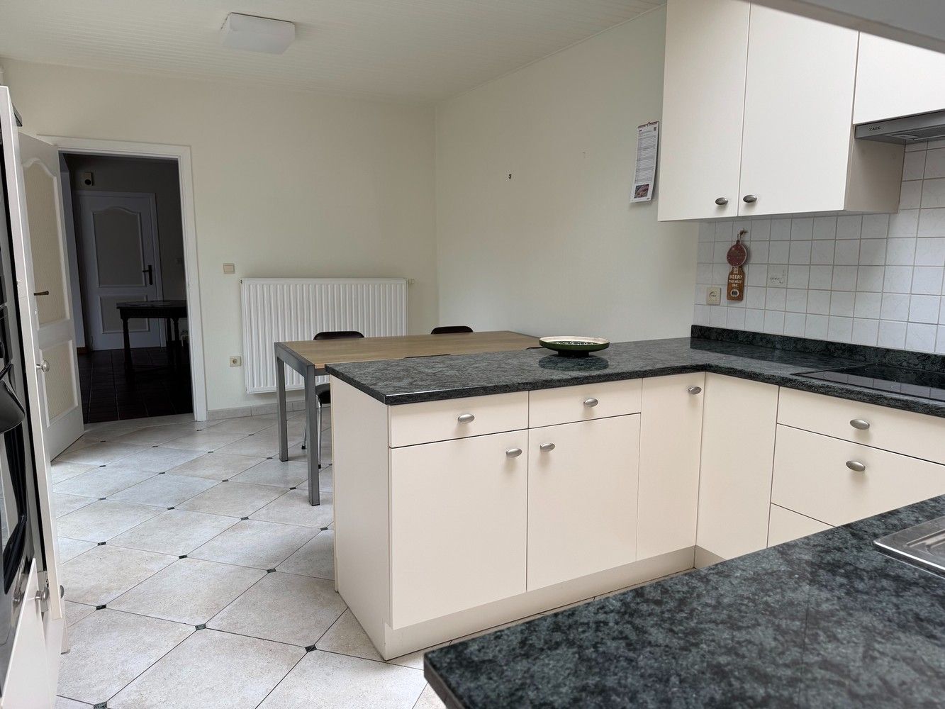 Goed verzorgde halfopen woning met 3 slaapkamers foto 8