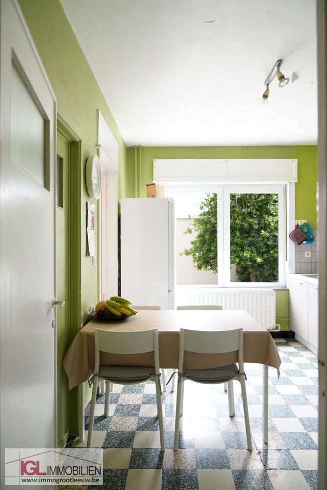 Op te frissen rijwoning met 3 slaapkamers en garage foto 8