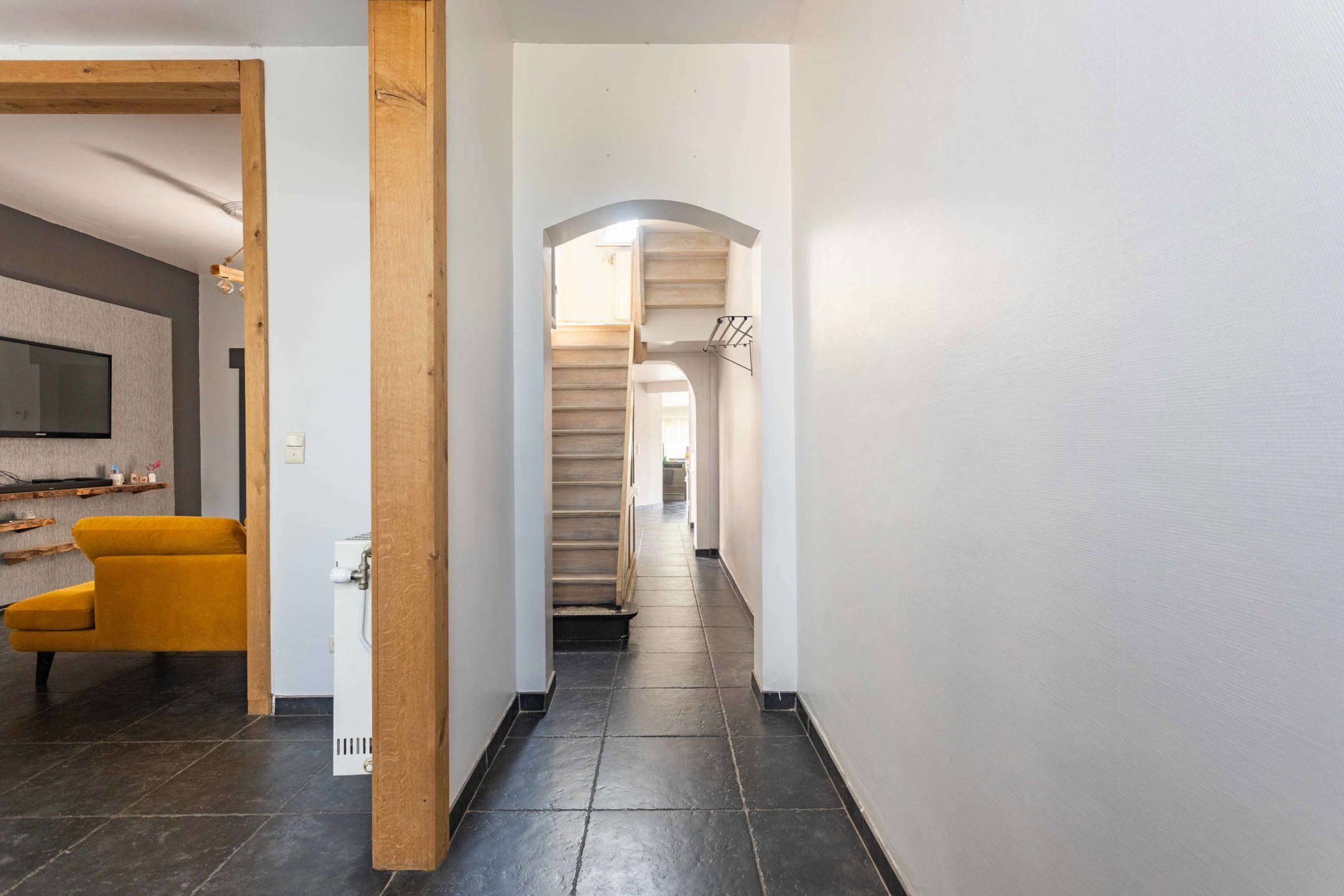 Instapklare & ruime woning op een toffe locatie foto 3