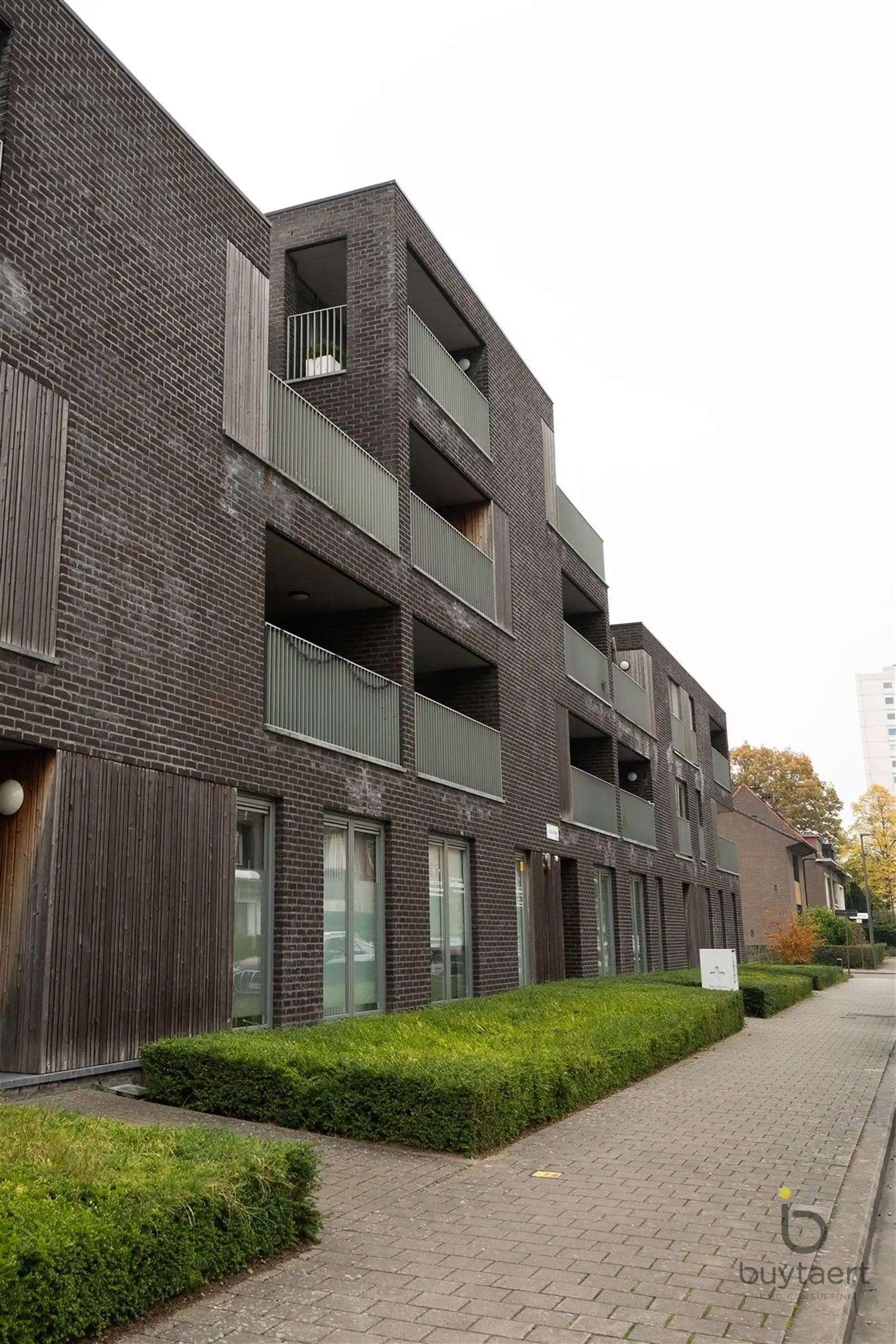 RUIME EN LICHTRIJKE PRAKTIJK IN GELIJKVLOERSAPPARTEMENT MET PRIVÉ-TUIN foto 39