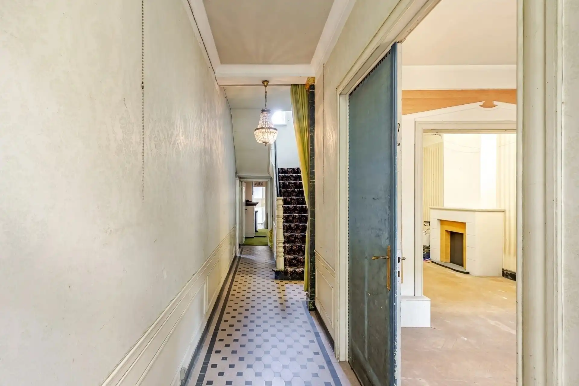 Te renoveren woning met 4 slaapkamers in centrum Wetteren foto 2