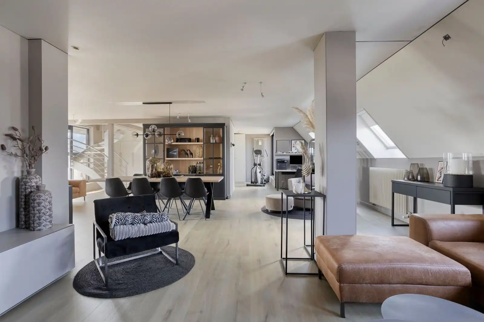 Ruim duplex appartement met 3 slaapkamers foto 7