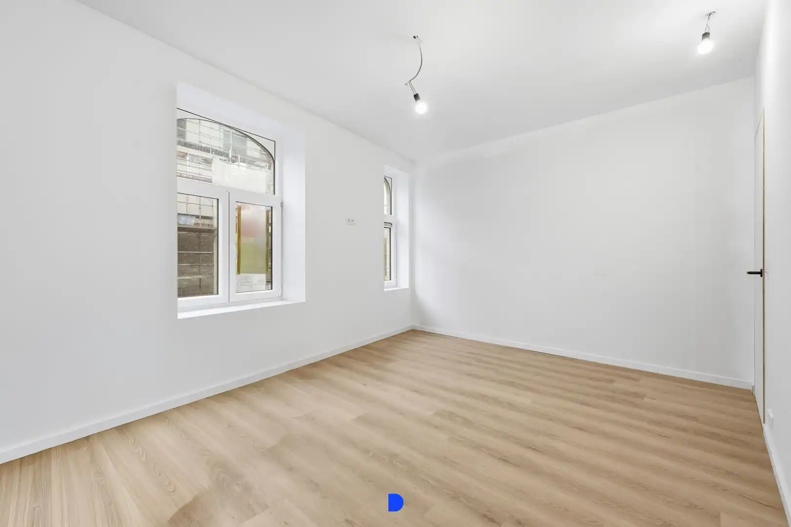 Stijlvol gerenoveerde woning met lichtrijke leefruimtes en tuin foto 16