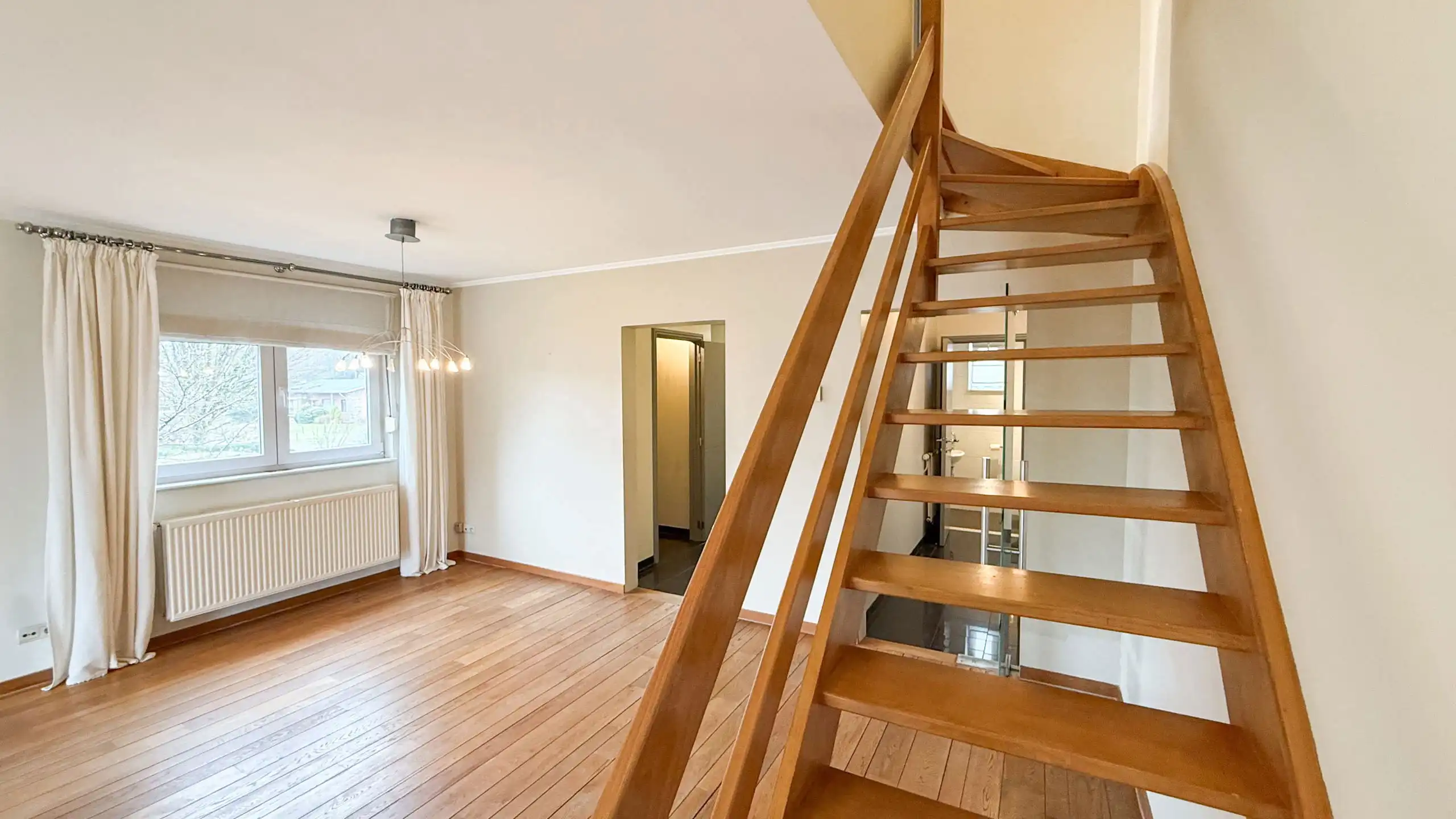 Gezellig duplex appartement met terras en garagebox in HZ! foto 16