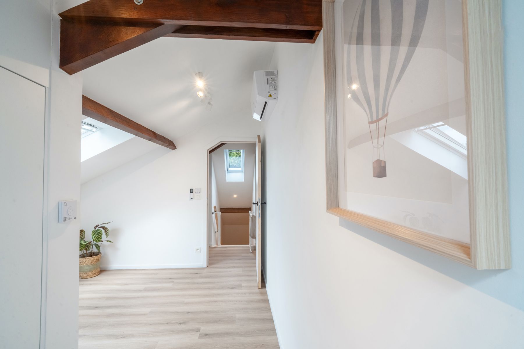 Instapklare en gerenoveerde villa met 3/4 slps en bureau foto 27