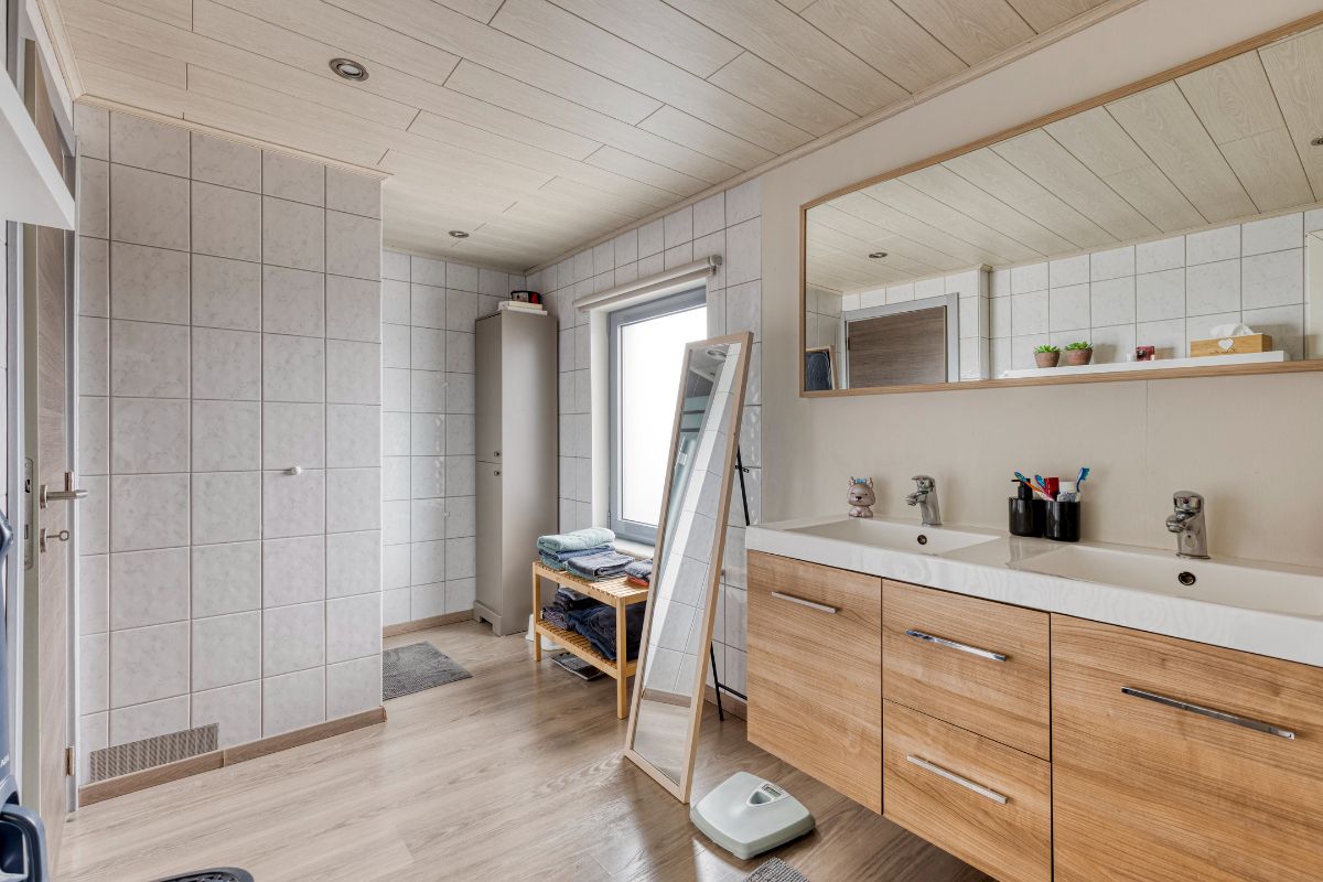 Instapklare gezinswoning met prachtige tuin en garage foto 15