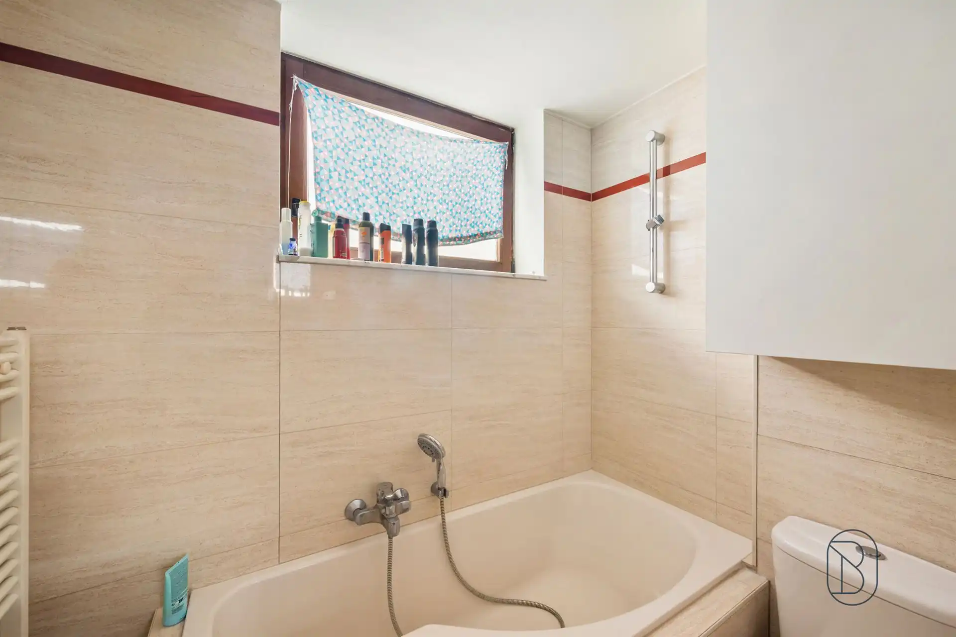Centraal gelegen duplex appartement met 2SLPK foto 10