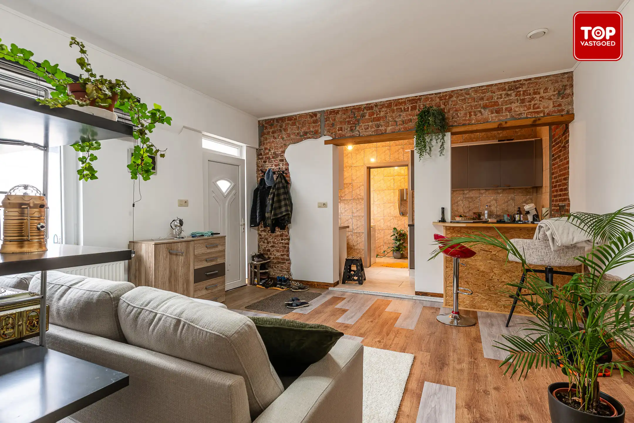 Te renoveren appartement met privé-ingang en tal van mogelijkheden. foto 2