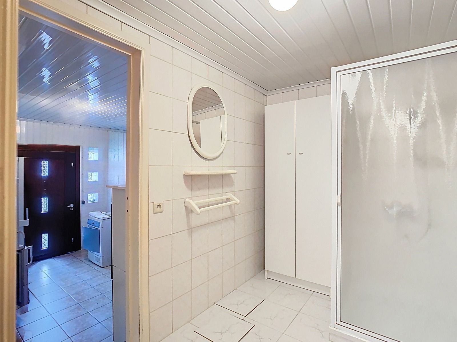 Woning met 2 SLPK, garages en riante tuin, op Toplocatie! foto 12