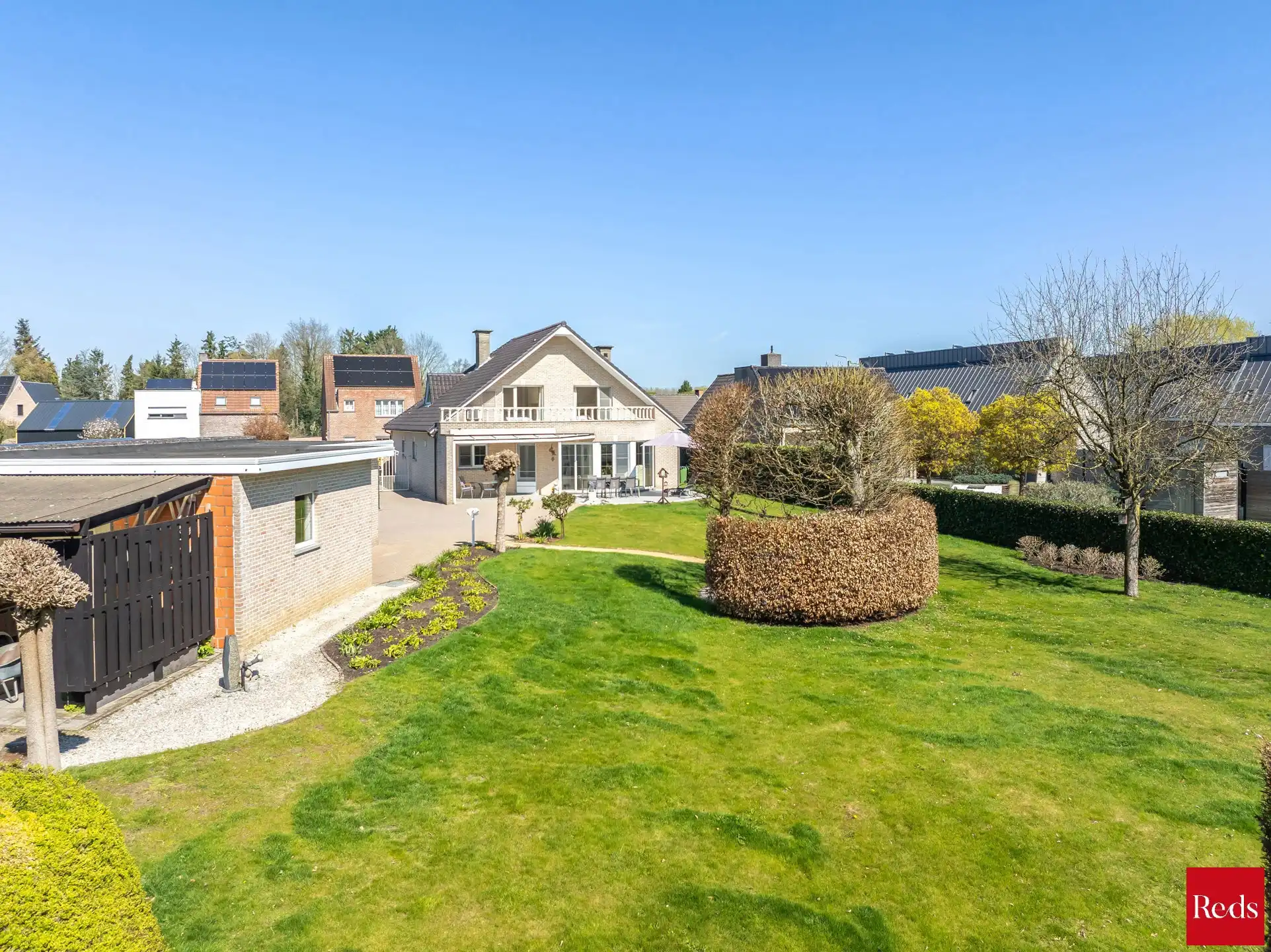 Ruime woning in oase van rust met prachtige tuin foto {{pictureIndex}}