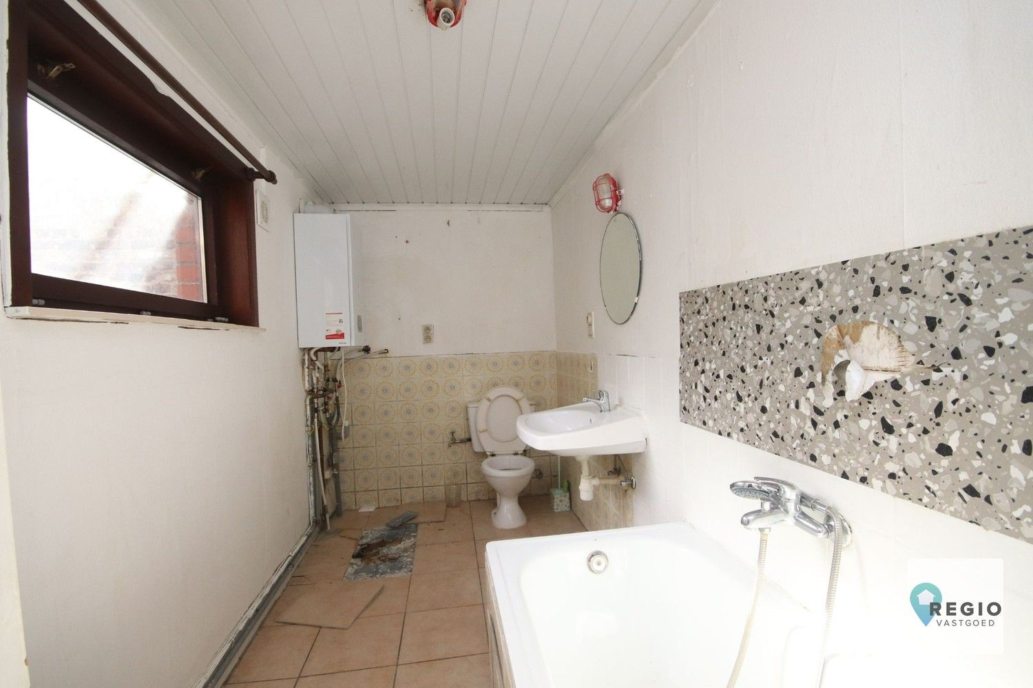 Te renoveren woning te Gentbrugge, Sas- en Bassijnwijk. foto 12