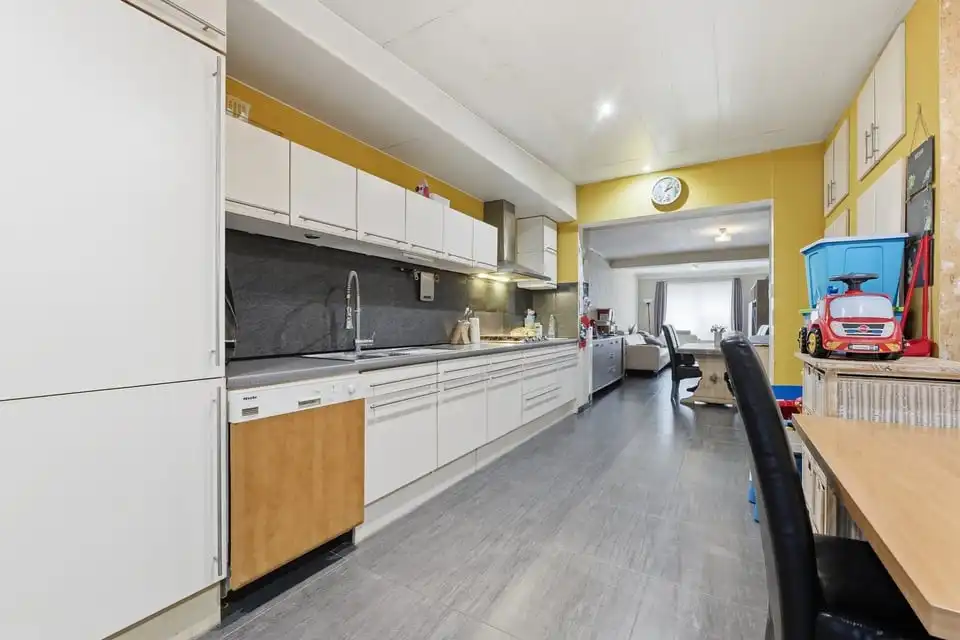 ENERGIEZUINIGE GEZINSWONING MET 3 SLKS, TERRAS EN TUIN IN TONGEREN foto 11